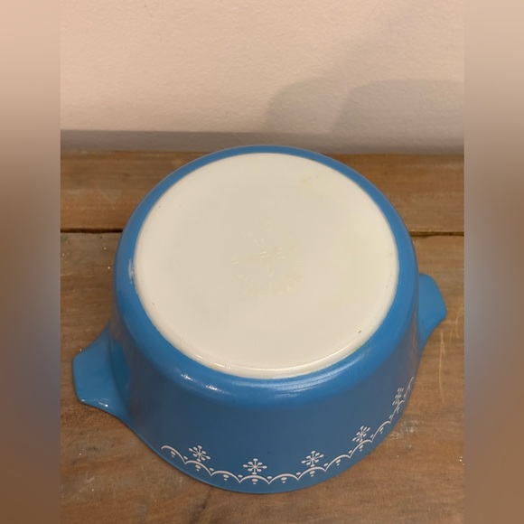 Vintage Pyrex Turquoise Snowflake Dish 1 QT - Picture 7 of 7